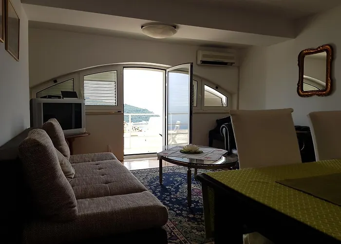 Dove With Sea View And Free Parking Apartmán *